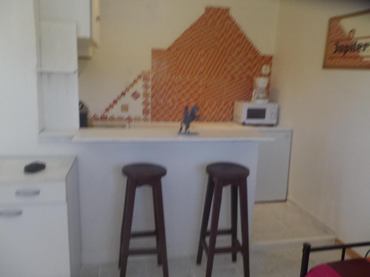 Auberge Des Garrigues Nimes Bagian luar foto