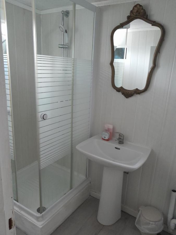 Auberge Des Garrigues Nimes Bagian luar foto