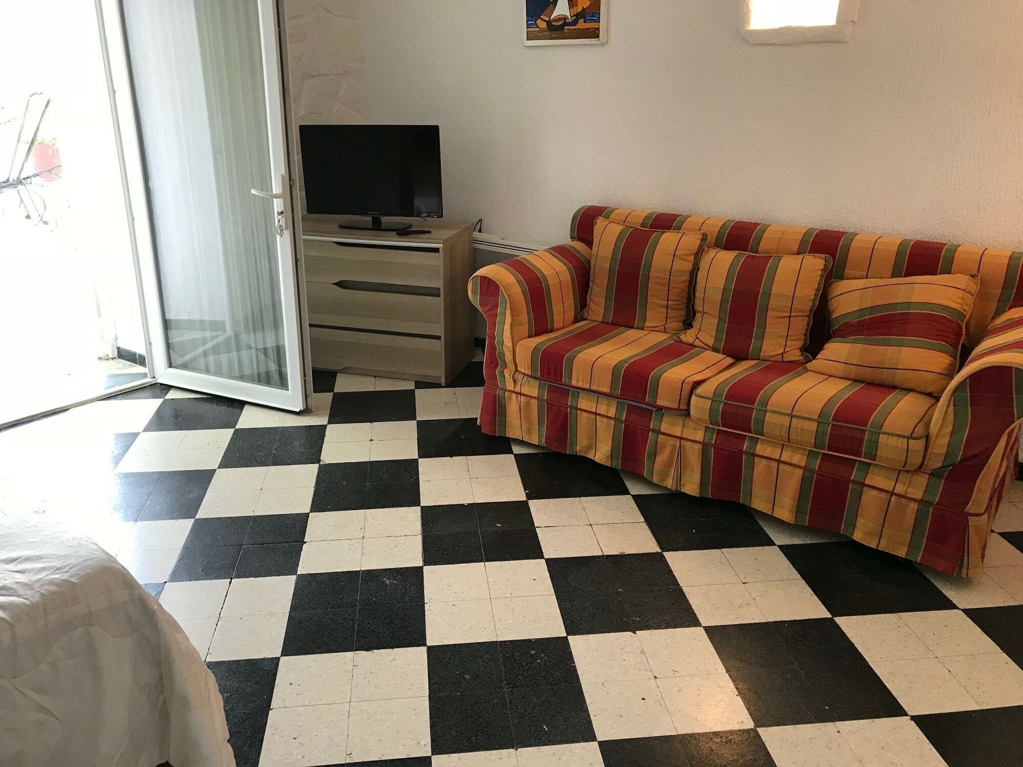 Auberge Des Garrigues Nimes Bagian luar foto
