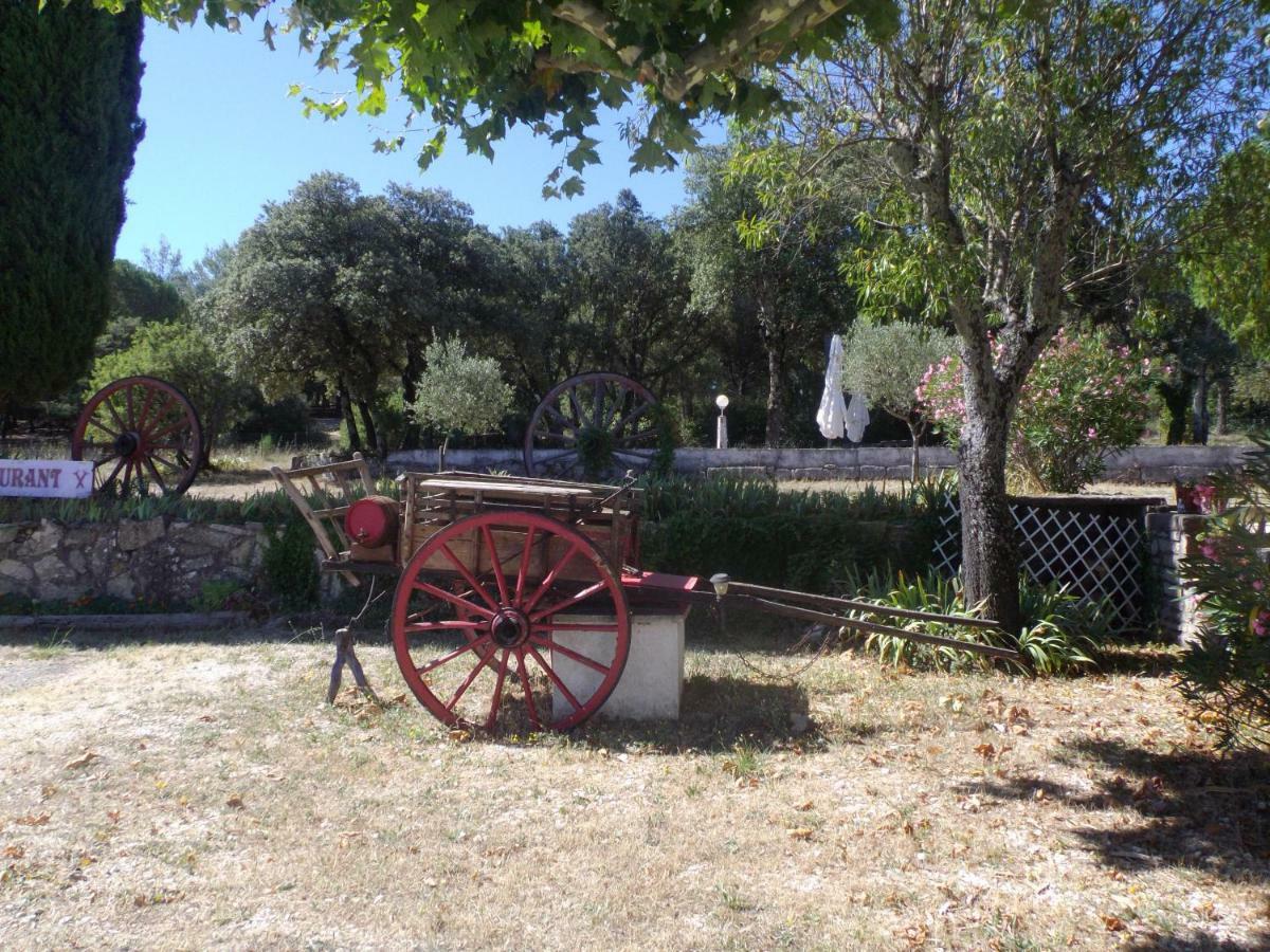 Auberge Des Garrigues Nimes Bagian luar foto