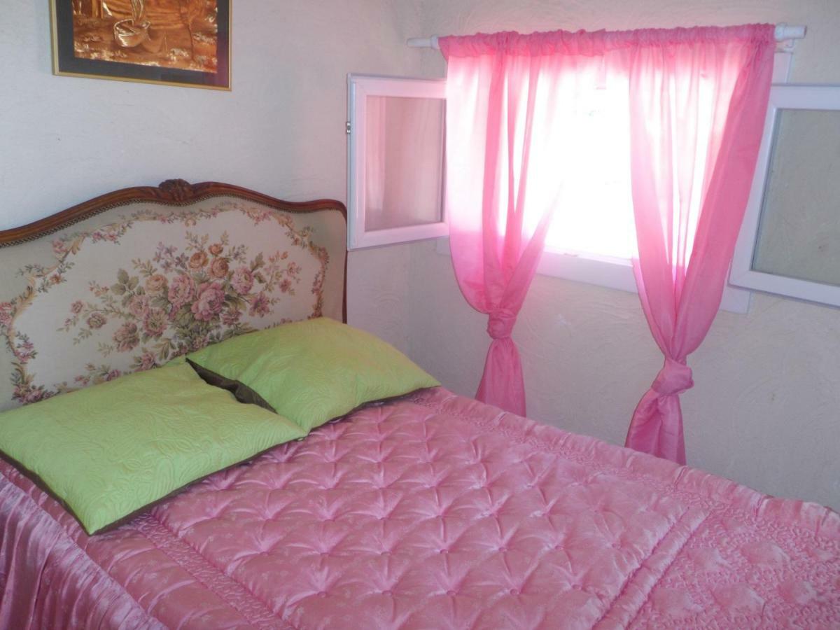 Auberge Des Garrigues Nimes Bagian luar foto