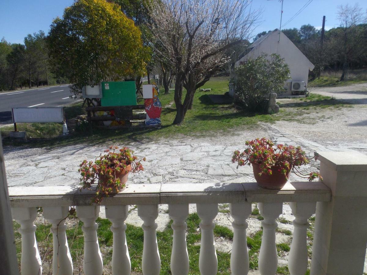 Auberge Des Garrigues Nimes Bagian luar foto